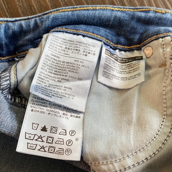 Levi’s mid rise skinny jeans with raw edge cuffs in size 6/26. - Picture 8 of 11